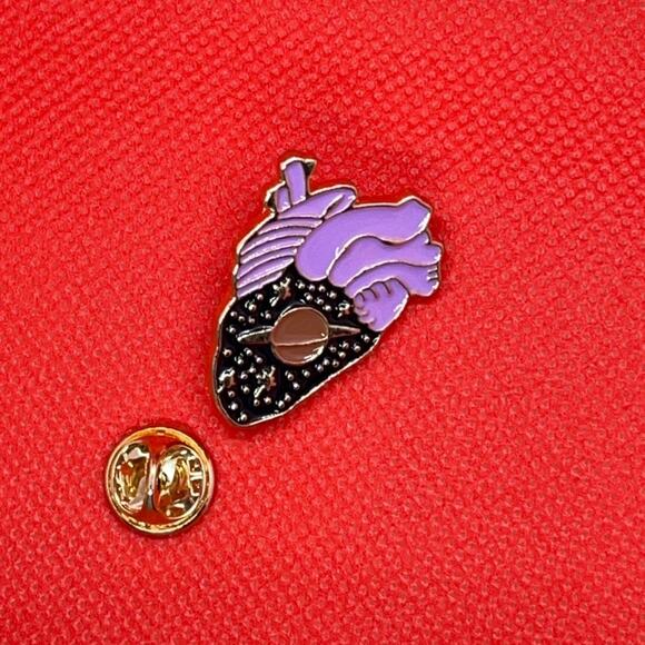 Heart in Space Galaxy Universe Pin Brooch - Picture 1 of 2